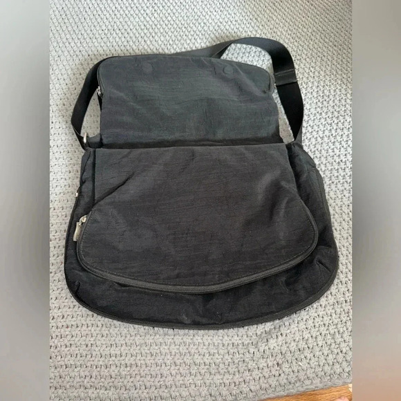 Baggallini 3 Compartment Foldover Black Crossbody Bag - Picture 4 of 10